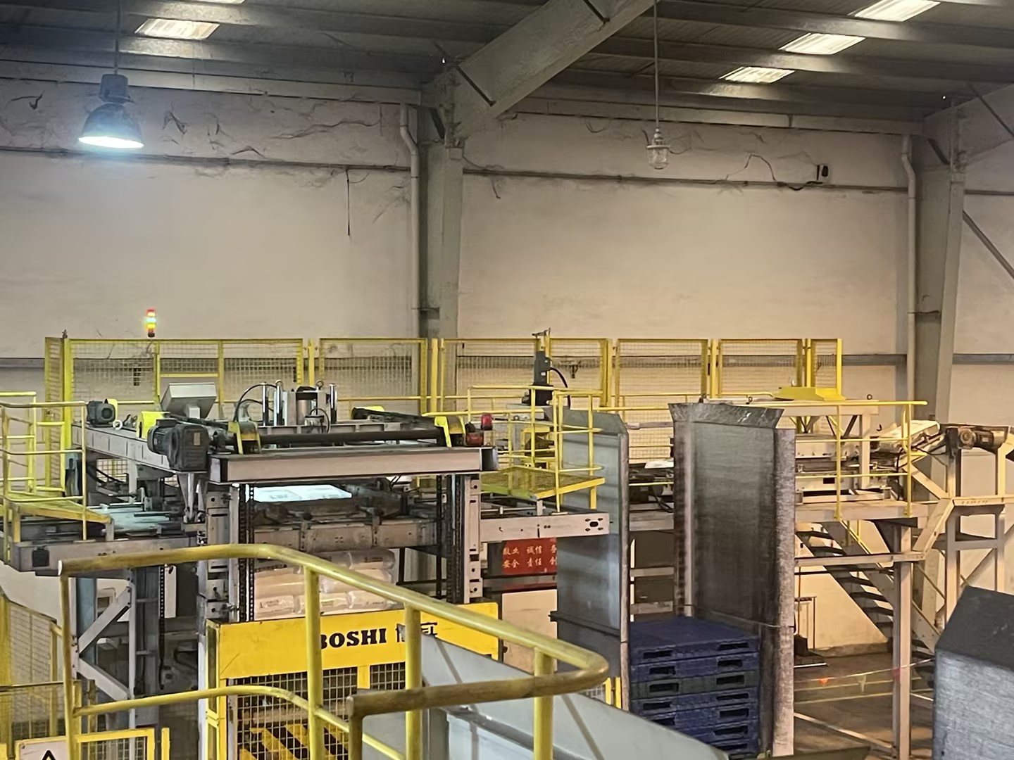 中韓石化碼垛機(jī).jpg 中韓石化碼垛機(jī).jpg